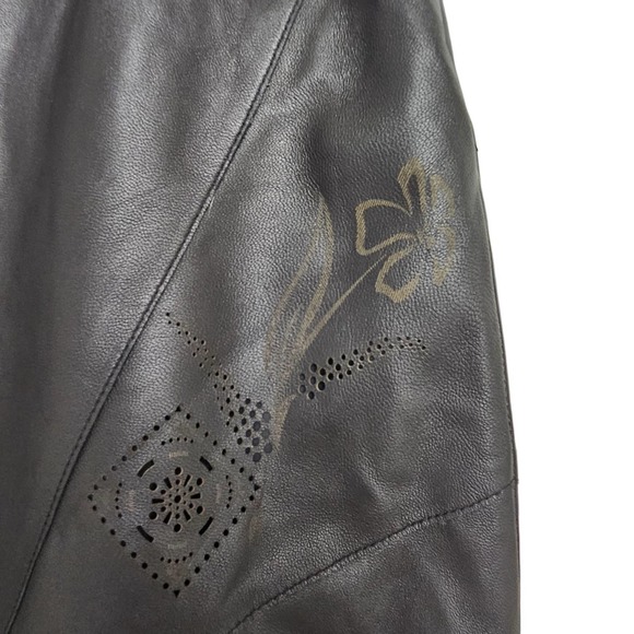 Anne Klein Women's Black Leather Skirt Laser Cut Detail Size 6 - Picture 3 of 8